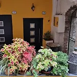 Beautifully Restored Romantic In The Centre Of Historic *