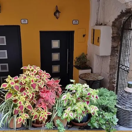 Beautifully Restored Romantic In The Centre Of Historic *