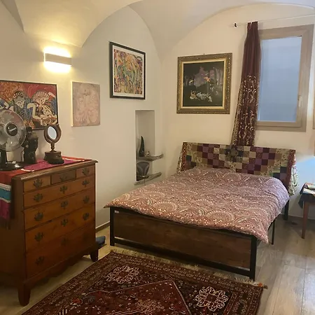 Beautifully Restored Romantic In The Centre Of Historic *