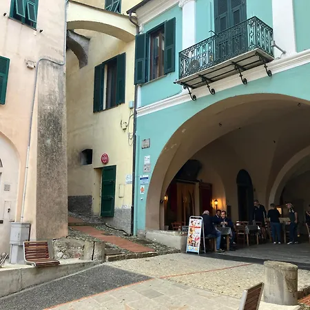 Beautifully Restored Romantic In The Centre Of Historic 公寓