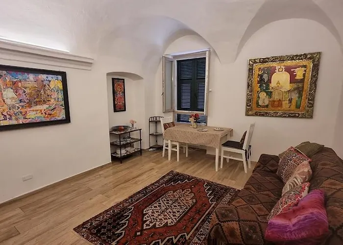 Beautifully Restored Romantic In The Centre Of Historic Lejlighed