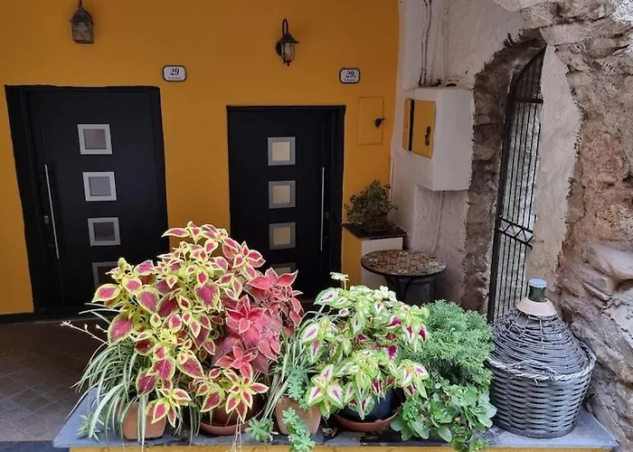 Beautifully Restored Romantic In The Centre Of Historic *